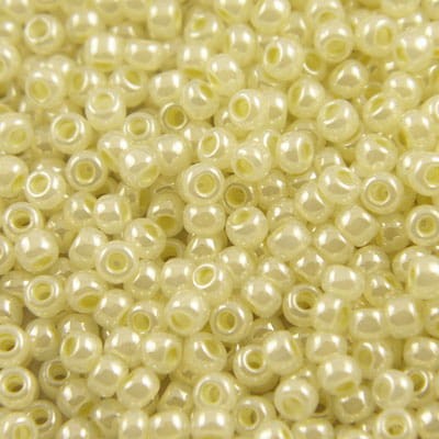 TOHO Round 11/0 Ceylon Banana Cream (10g)