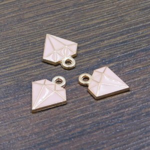 Zawieszka diament różowy z metalu i emalii 15x11.5mm (1szt.)