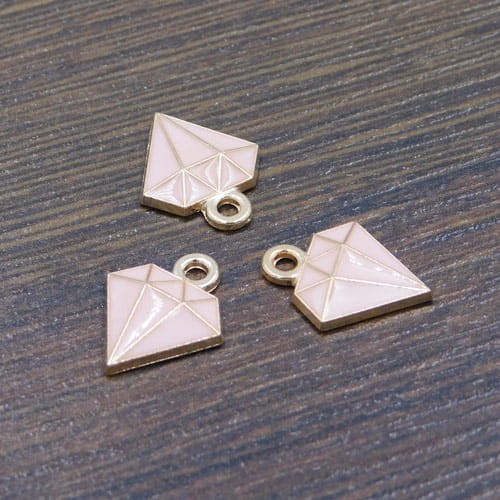 zawieszka-diament-emalia-rozowa-zlota-15mm