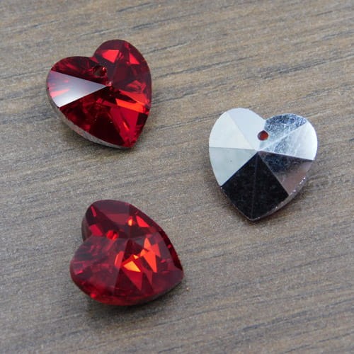 Zawieszka ze szkła serce 14x14x7.5mm czerwona (2szt.)