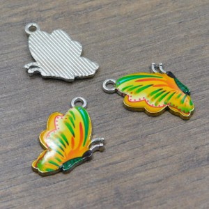 Zawieszka motyl z metalu i emalii 24.5x16mm żółta (1szt)