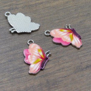 Zawieszka motyl z metalu i emalii 24.5x16mm różowa (1szt)