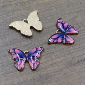 Zawieszka motyl z metalu i emalii 22.5x16mm fioletowa (1szt.)