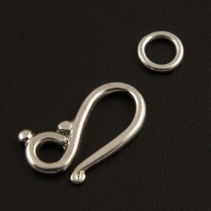 Ozdobne zapięcie z metalu haczyk 20x11mm antyczne srebro (4kpl.)