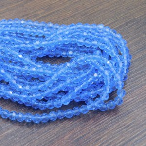 Kulki ze szkła fasetowane 4-4.5mm jasne niebieskie (90szt.)
