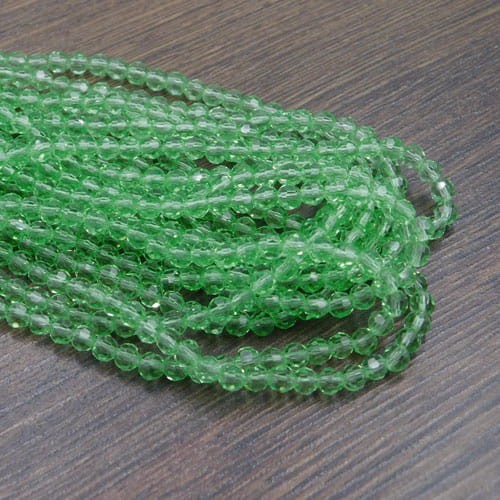 Kulki ze szkła fasetowane 4-4.5mm jasno zielone (90szt.)
