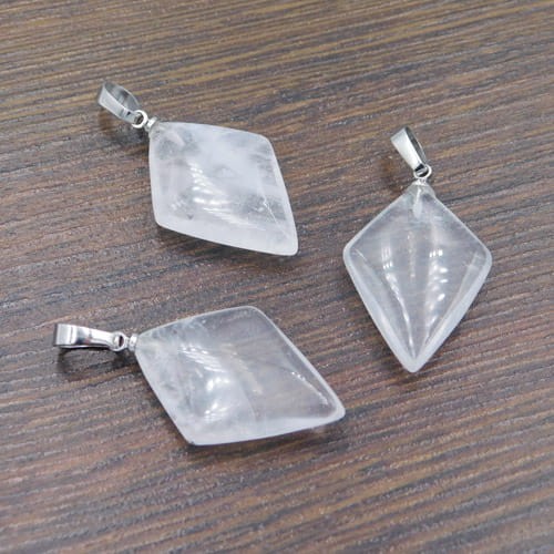 zawieszka-krysztal-gorski-romb-kamien-naturalny-35mm