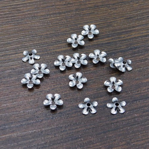 nakladka-kwiatek-czapeczka-stal-chirurgiczna-6mm-ciemny-srebrny