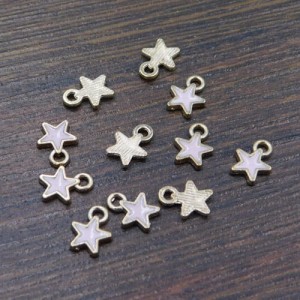 Zawieszka gwiazdka z metalu i emalii 8.5x7mm różowa (1szt.)