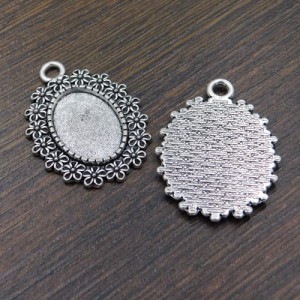Baza do kaboszonów 18x13mm metalowa antyczne srebro (2szt.)