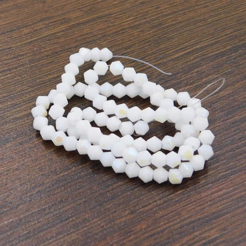 krysztalki-bicone-szklo-4mm-biale-nieprzezroczyste-ab-diy