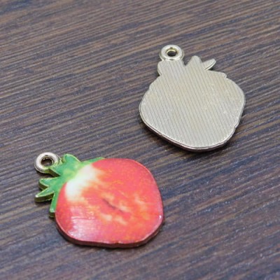 Zawieszka truskawka z metalu i emalii 26x19mm czerwona (1szt.)