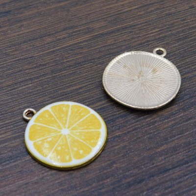 Zawieszka cytryna z metalu i emalii 26x23mm żółta (1szt.)