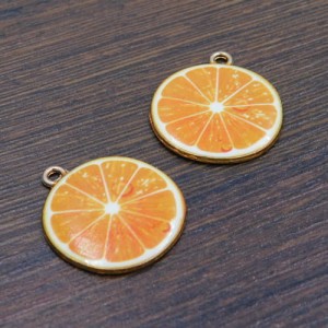 Zawieszka pomarańcza z metalu i emalii 26x23mm pomarańczowa (1szt.)