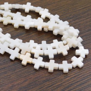 Krzyżyki masa perłowa 10.5x10x3mm białe (4szt.)