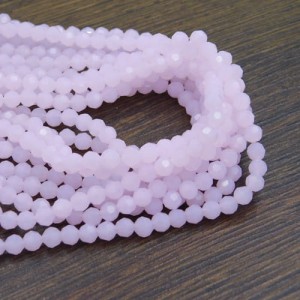 Kulki ze szkła fasetowane 4-4.5mm pudrowy perłowy róż (90szt.)