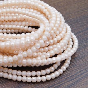 Kulki ze szkła 4-4.5mm jasny beż perłowe AB nieprzezroczyste (95szt.)