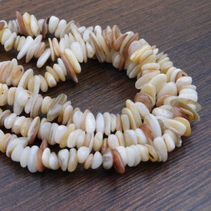 Masa perłowa talarki 6x8x5x7x1-2mm beżowe (25szt.)