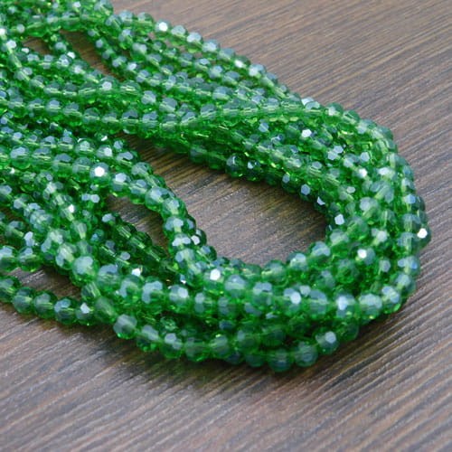 Kulki ze szkła fasetowane 4-4.5mm zielone z połyskiem (95szt.)