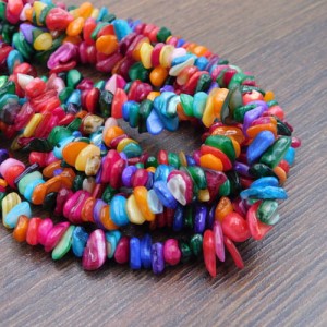 Masa perłowa sieczka barwiona 5-4x3-2mm kolorowa (25szt.)