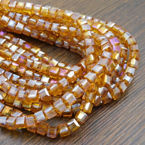 koraliki-szklane-kostki-4mm-fasetowane-zlote-