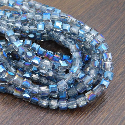 Kostki fasetowane ze szkła 4.5x4.5mm szare z niebieskim połyskiem (95szt.)