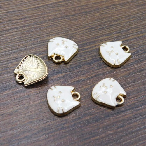 Zawieszka kotek biały z metalu i emalii 11x11mm (1szt.)