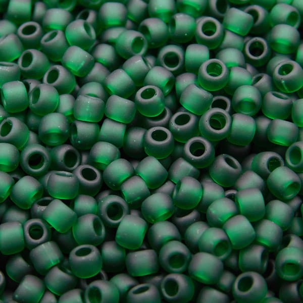 toho-round-8-0-transparent-frosted-emerald-matowy-szmaragd-haft-koralikowy.jpg