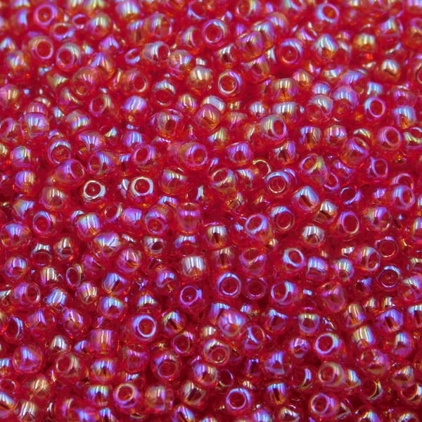 TOHO Round 11/0 Transparent-Rainbow Siam Ruby (10g)