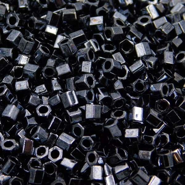 koraliki-szklane-toho-hex-8-0-metallic-hematite
